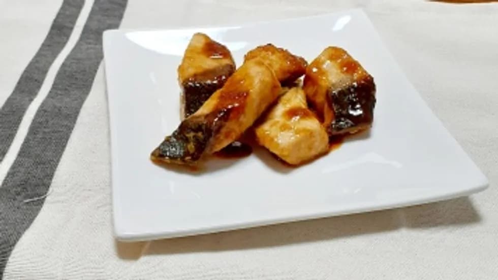 ふっくら甘だれ*ぶりのやさしい照り焼き