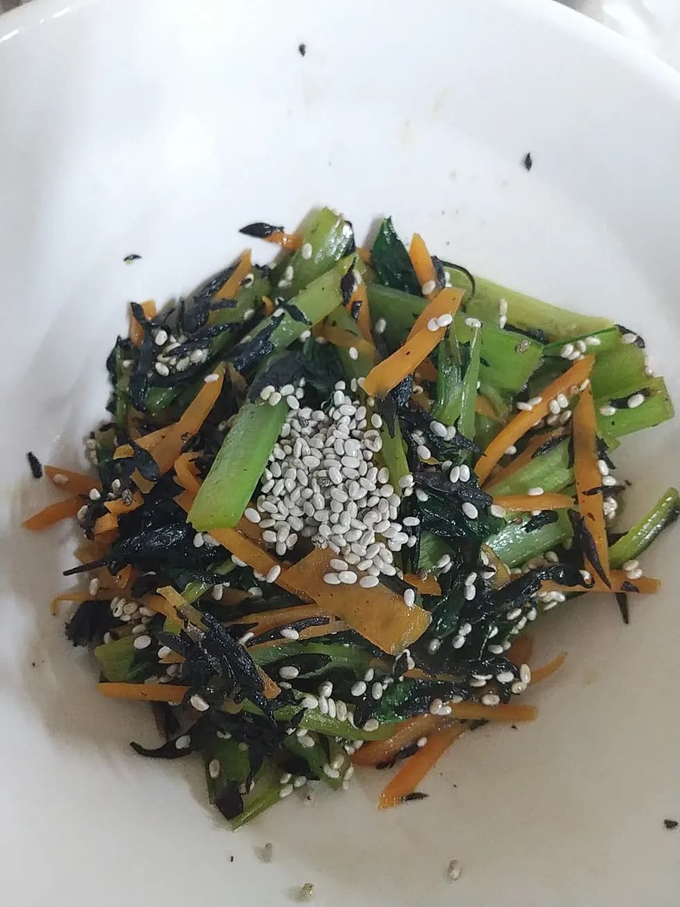 緑黄色野菜とひじきのごま炒め