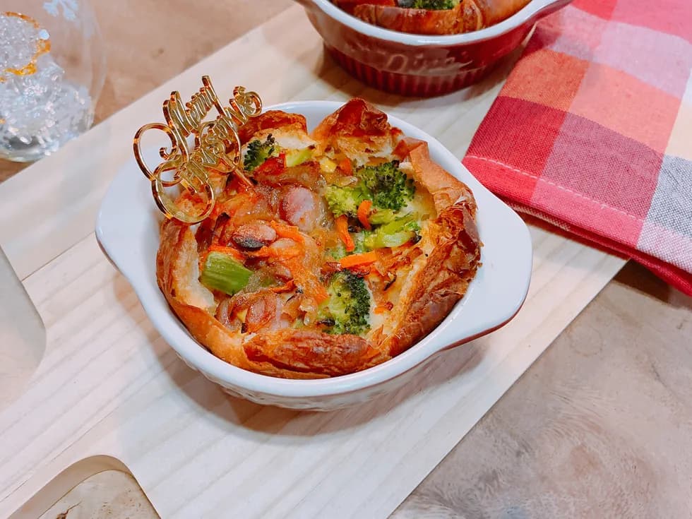 パイ生地なしで簡単!ブロッコリーとにんじんのキッシュ🎄