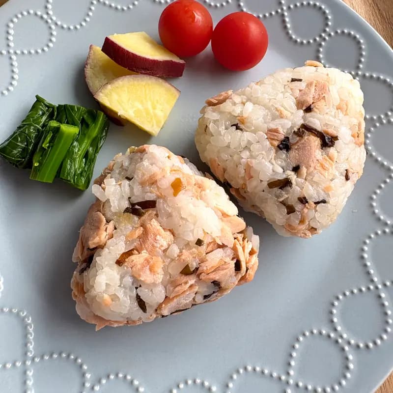 鮭と塩昆布のおにぎり