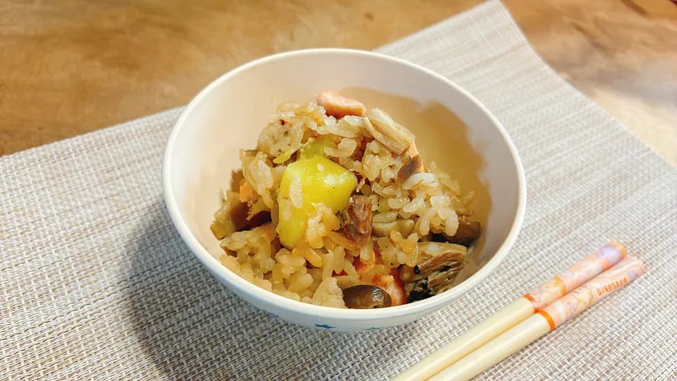 バター香るほっくり秋の鮭きのこ炊き込みご飯