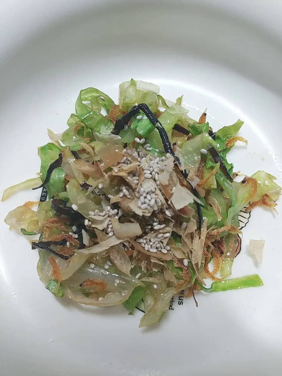 塩昆布と干しエビの温サラダ