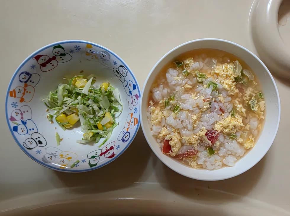 卵雑炊風とコーンサラダ