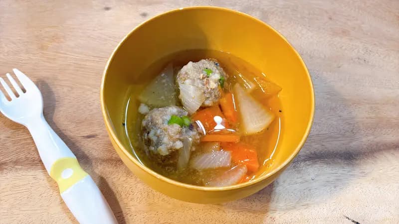 アスパラとイワシ缶のふわふわつみれ汁