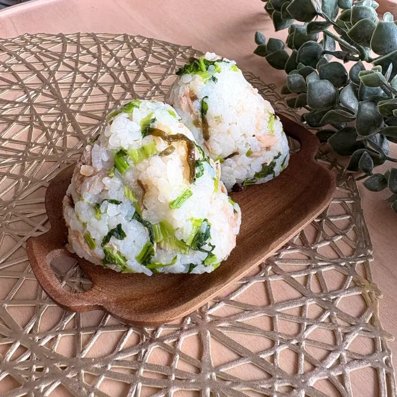 かぶの葉とツナのおにぎり