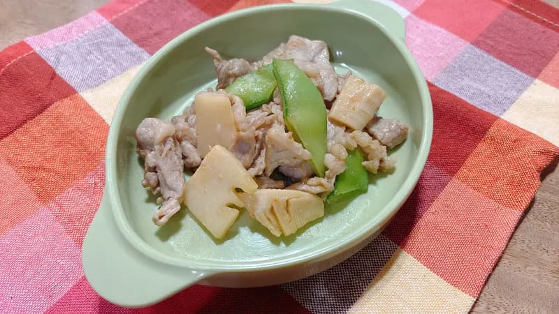 シャキシャキ食感を楽しむ!たけのことスナップエンドウの肉炒め