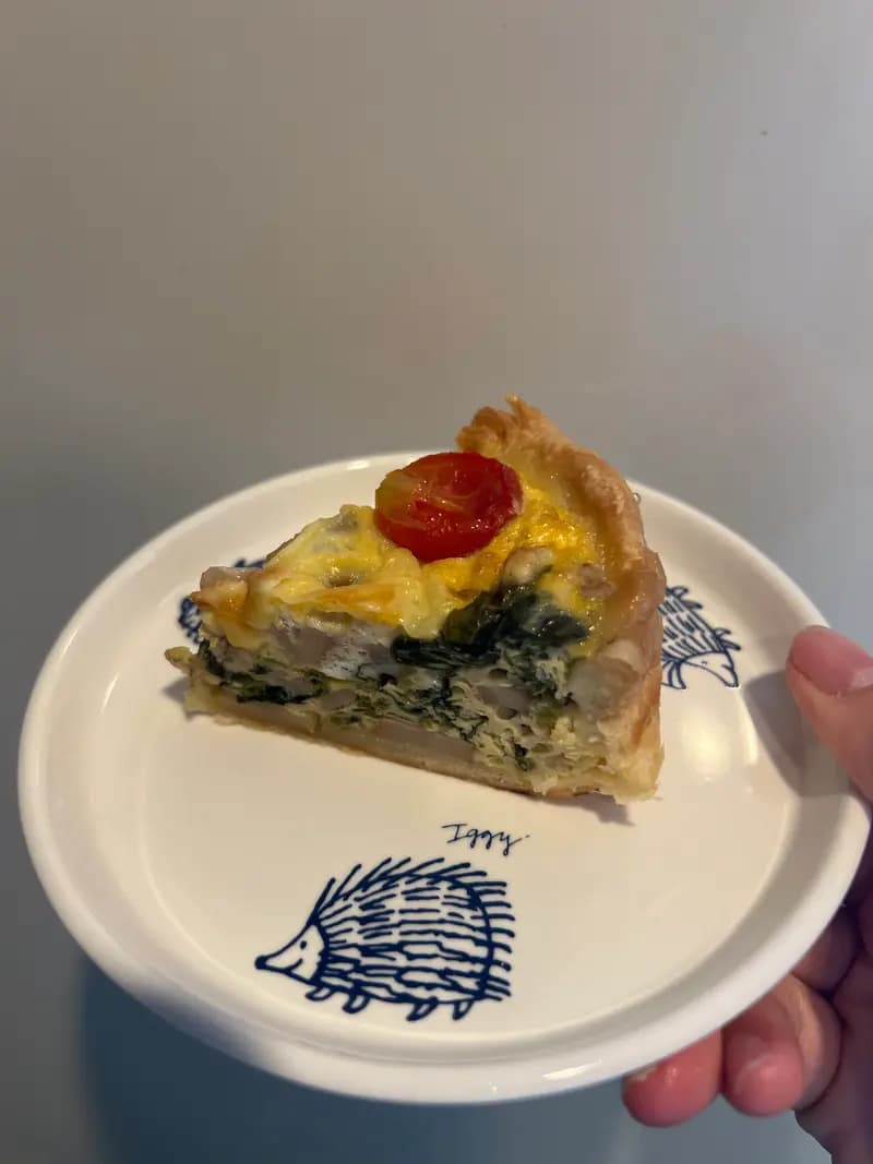 華やか!モロヘイヤとレンコンのキッシュ
