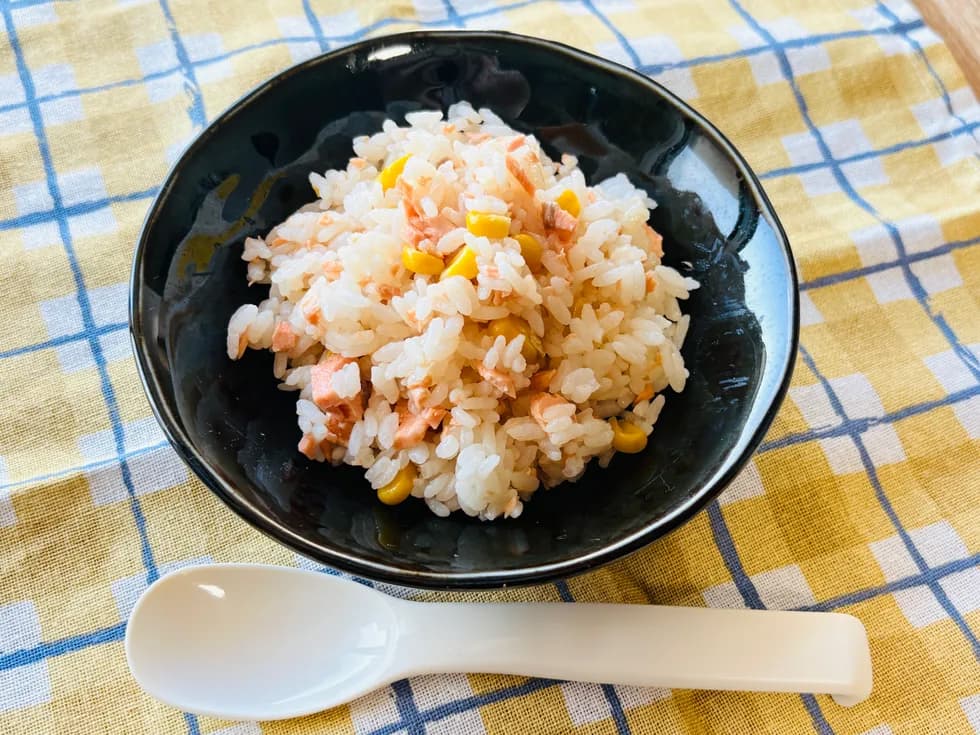 【5分で簡単!】鮭とコーンのバター醤油ごはん