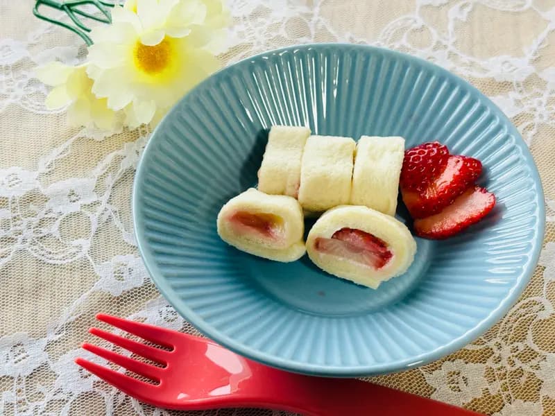 【離乳食 完了期】いちごとチーズのロールサンド