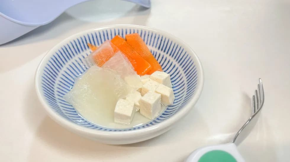 \安心して見守れる/ひらひら野菜と豆腐のだし煮