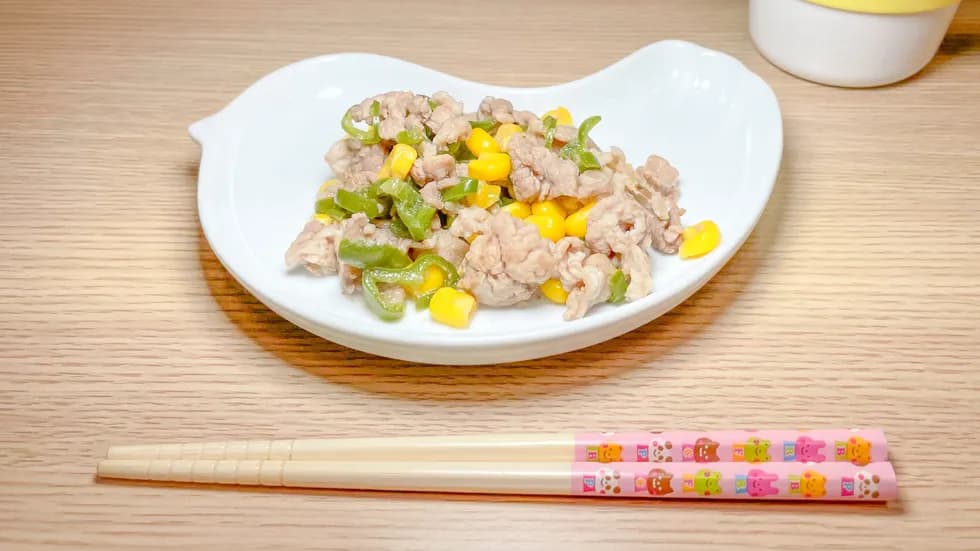 \ピーマンが自然に食べられた!/牛肉とピーマンとコーンのにんにくバター炒め