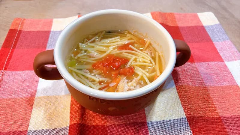 煮るだけ簡単!トマトとツナのスープパスタ
