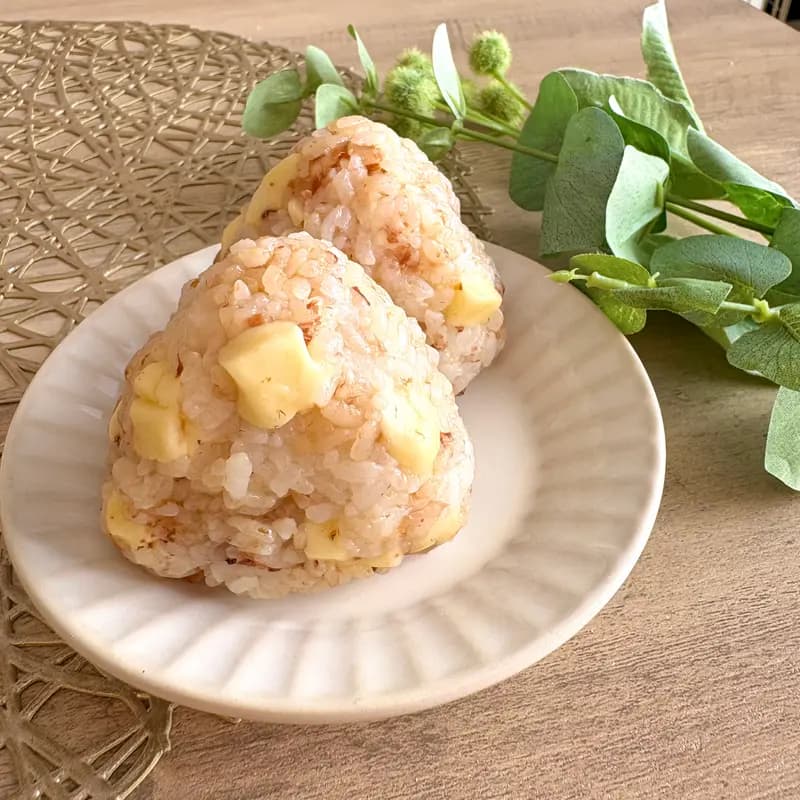 チーズおかかおにぎり