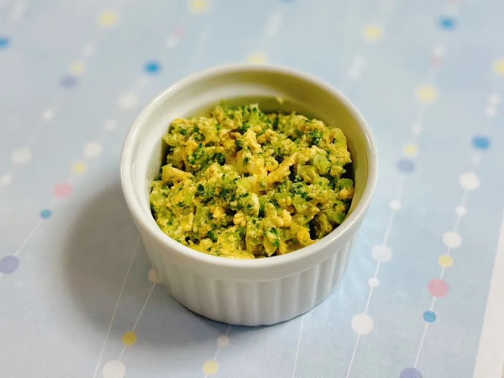 ブロッコリーの卵黄とじ