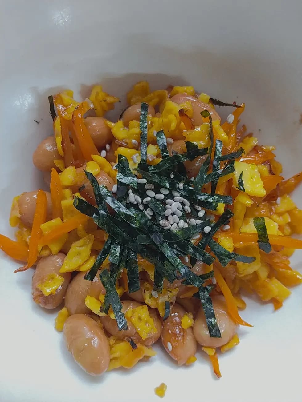 いつもの納豆に栄養プラス!にんじんたまご炒め