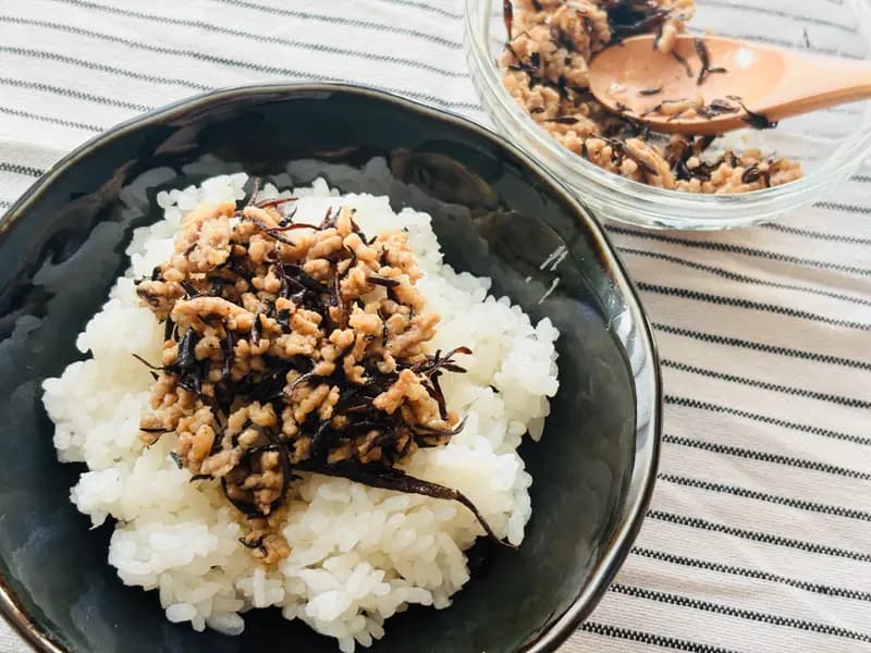 【余ったひき肉で】ひき肉とひじきのそぼろ丼