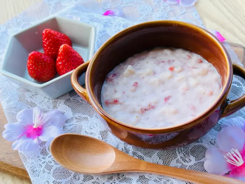 【離乳食 中期】いちごのミルクパンがゆ