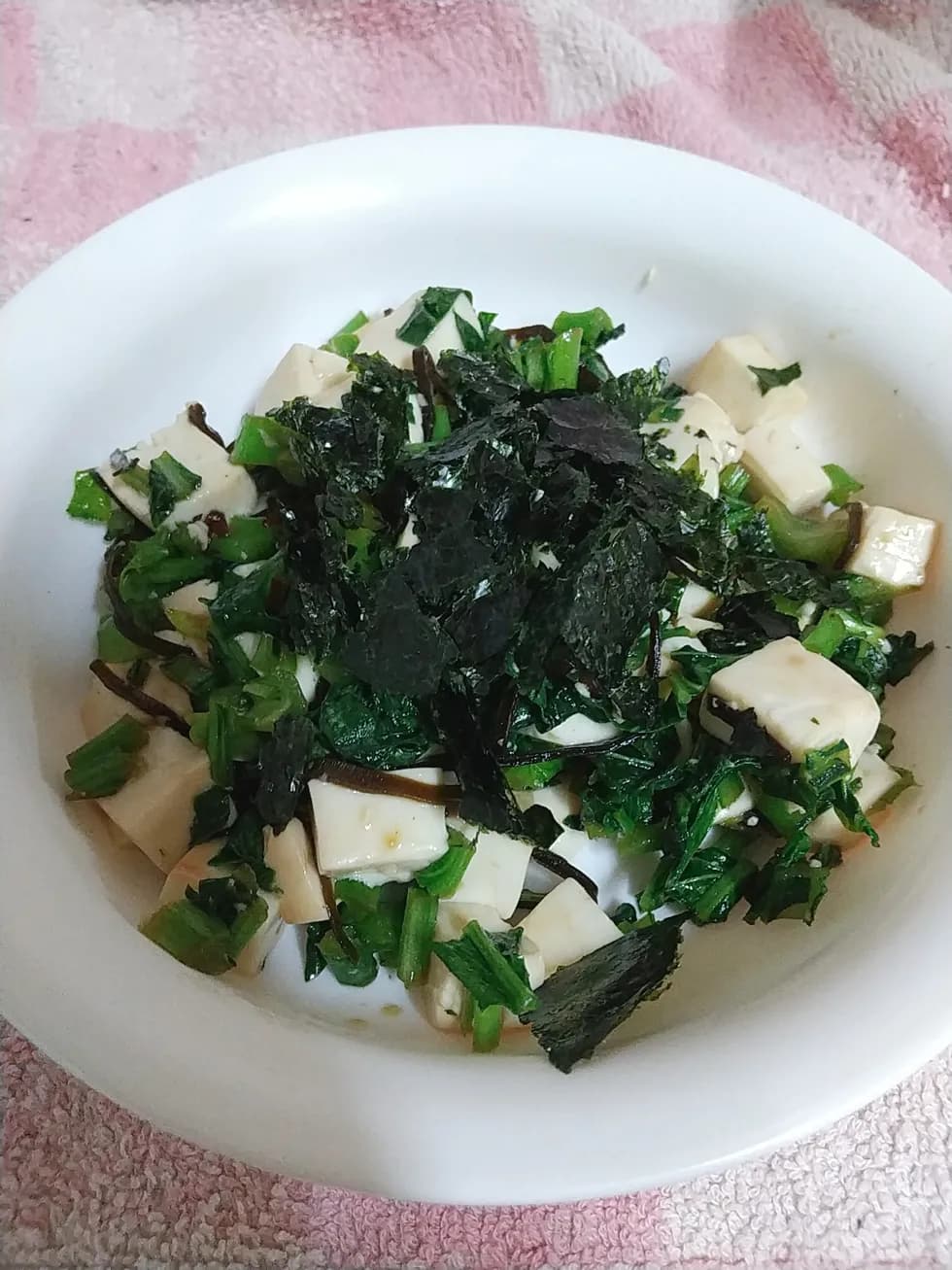 絹豆腐と小松菜の塩昆布炒め