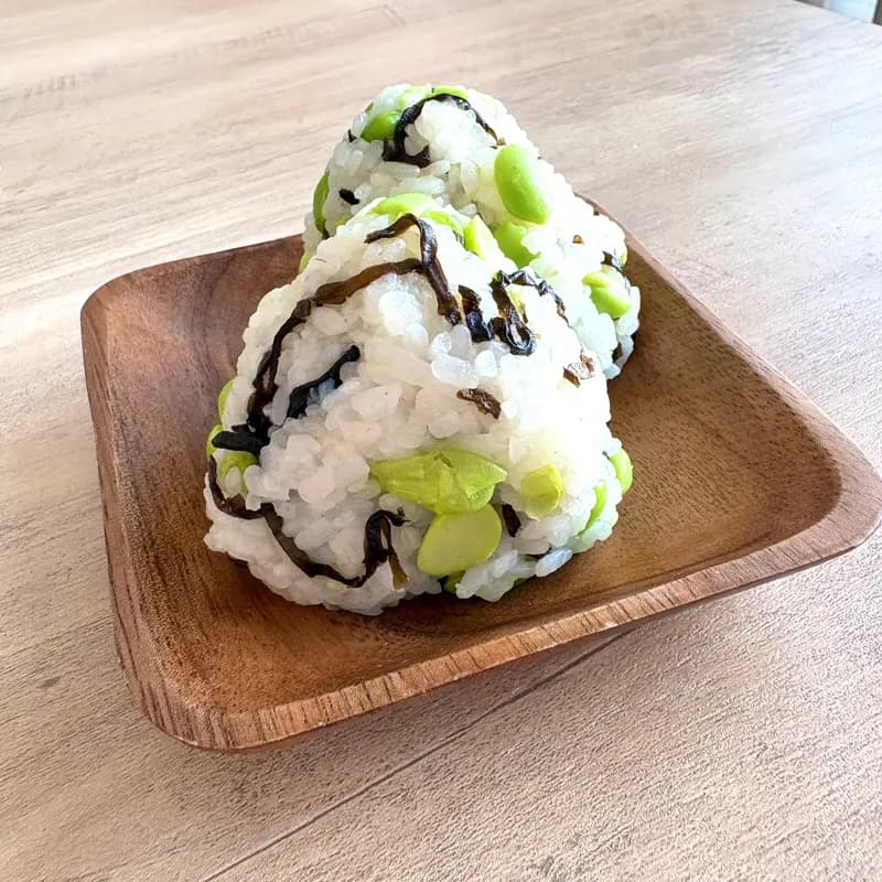枝豆と塩昆布のおにぎり
